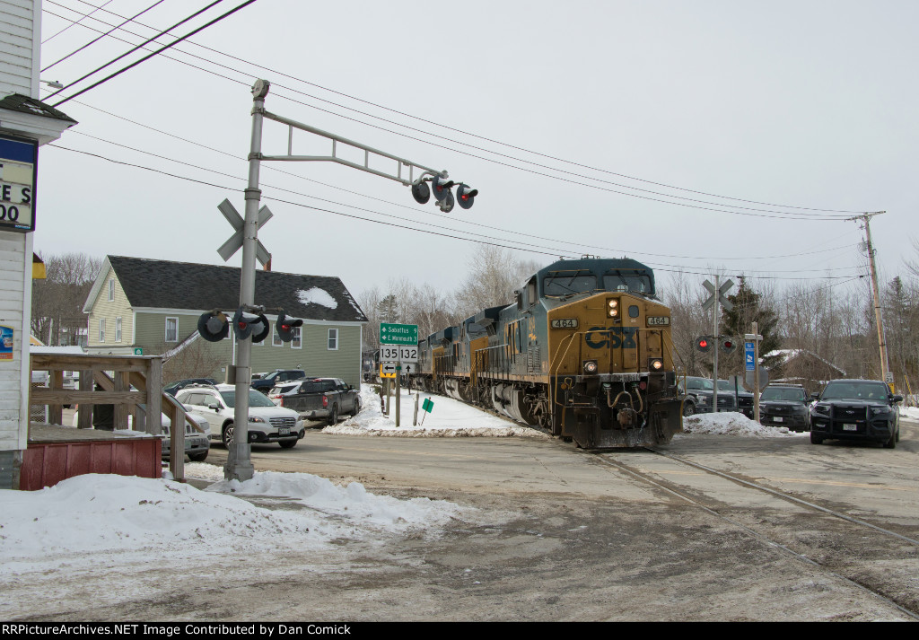 CSXT 464 Leads M426 in Monmouth